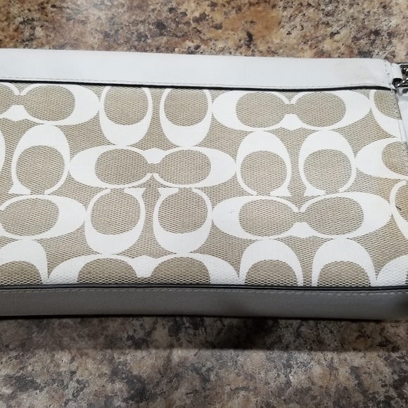 Coach wristlet - Picture 3 of 4